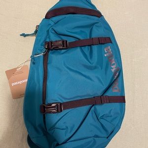 FLASH SALE! NWT Patagonia 8L Atom Sling Bag